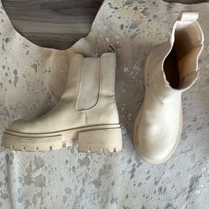 Cream chunky boot